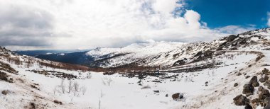 Konzhakovsky taş - bir popüler hiking özelliği Sverdlovsk bölgesinin en yüksek Dağı