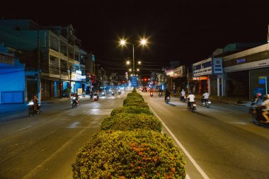 Akşam trafiği. Vietnam. Nha Chang. Mayıs 24, 2015