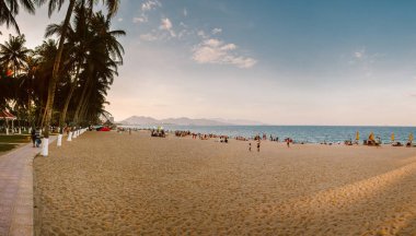 Ana Beach House Restaurant yakınında akşam plaj. Vietnam. Nha Chang. Mayıs 24, 2015