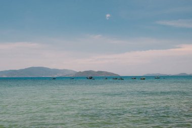 Denizde tekneler. Nha trang