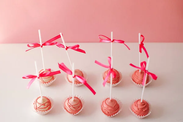Cake Popsicle Een Roze Achtergrond — Stockfoto