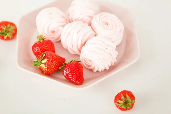 Marshmallow Alla Fragola Con Fragole Piatto — Foto Stock