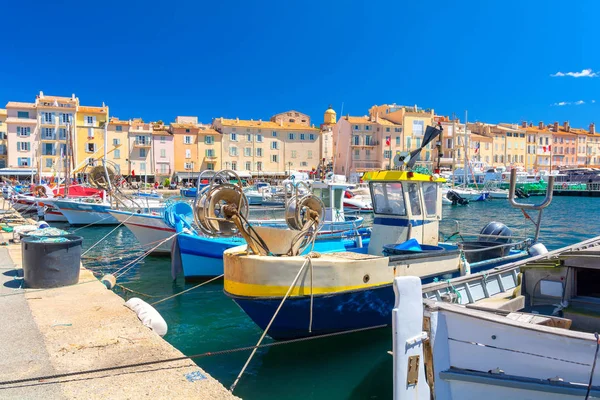 renkli liman ünlü tatil Saint Tropez Fransız Rivierası, cote d'azur, Fransa