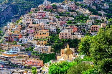 Amalfi Coast, İtalya Positano'daki renkli evleri