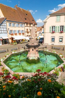 Çeşme Eguisheim Köyü, Alsace, Fransa görüntüleyin