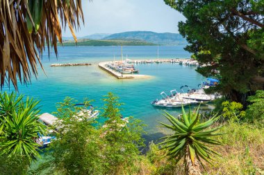 Korfu Adası, Yunanistan 'da Kalami iskelesinde görünüm