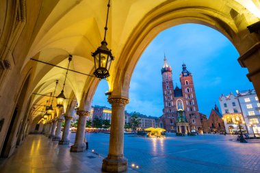 Krakow Meydanı 'ndaki St. Mary Bazilikası, Polonya