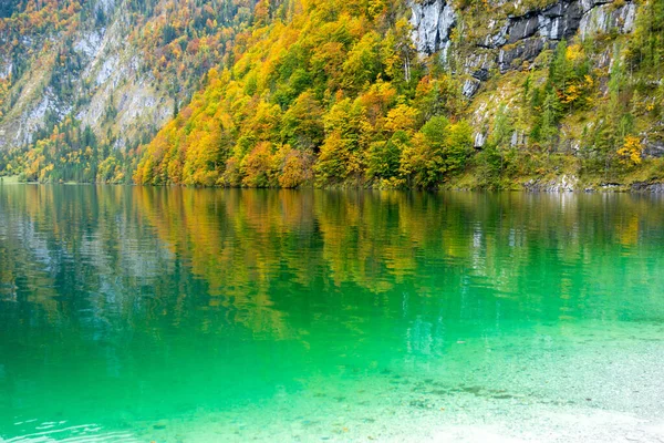Widok Jezioro Knigssee Parku Narodowym Berchtesgaden Jesienią Alpy Bawarskie Niemcy — Zdjęcie stockowe