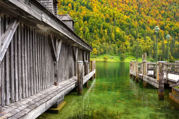 Drewniane Molo Jeziorze Knigssee Jesienią Berchtesgaden Bawarii Niemczech — Zdjęcie stockowe