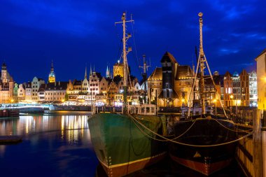 Polonya 'nın eski Gdansk kasabasının güzel manzarası