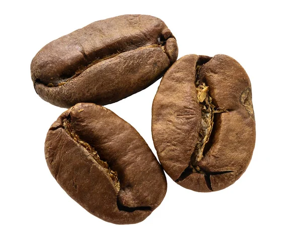 kahve çekirdekleri üzerine beyaz izole makro