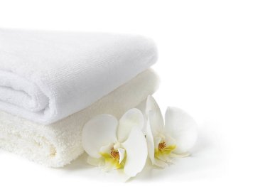 Spa havlu ile beyaz beyaz orkide çiçekler