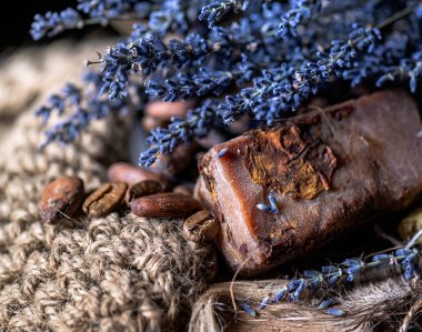 Kurutulmuş lavanta ile El Yapımı Doğal Sabun