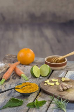 Maddeler bağışıklık artırılması zerdeçal ve bal ile inflamatuar güler yüzlü anti için. Sabah suyu içecek detoks, yeme temiz