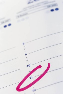 bir apointement veya toplantı göstermek için işaretleyicisinde daire içine alınmış bir tarih Takvim