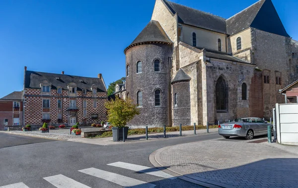 Bernay Eure, Haute-Normandie, Francia - Abadía histórica en Normandía, centro de la ciudad —  Fotos de Stock