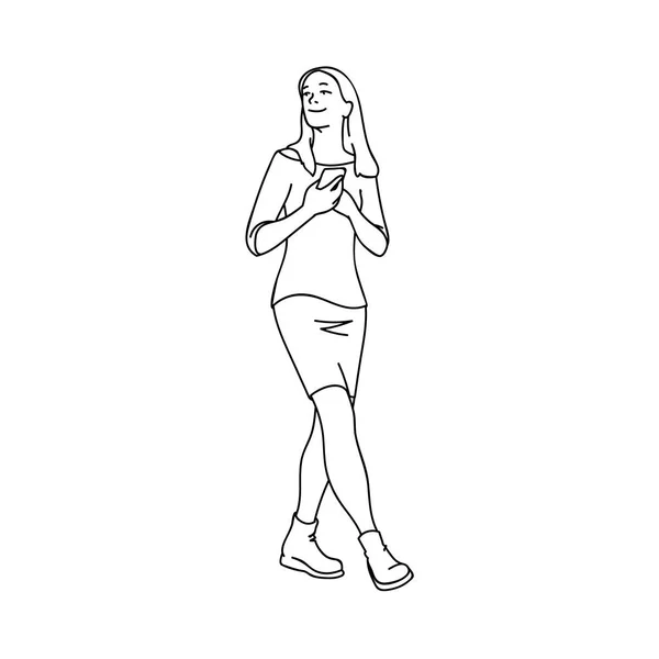 Симпатичная девушка с телефоном в руках у груди, прогуливается. Черные линии изолированы на белом фоне. Концепция. Векторная иллюстрация девушки в юбке, идущей на прогулку в стиле простой линии — стоковый вектор