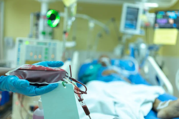 Bolsa Sangre Con Sangre Casi Corriendo Hacia Paciente —  Fotos de Stock