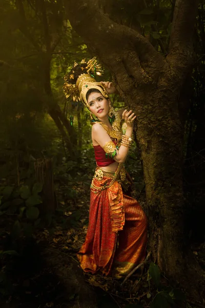 Thailändische Frauen Traditionellen Thai Anzug Wald — Stockfoto