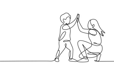 Minimalist bir çizim, beşlik çakarken iki figür yakalar. Biri çömelirken diğeri ayağa kalkar, ikisi de ellerini birleştirmek için uzanır. Tek siyah çizgi tarzı kutlamanın ve bağlanmanın jestini vurgular.