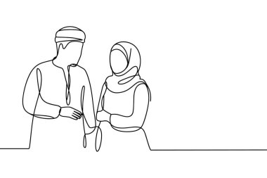Tek bir çizgi Müslüman bir erkek ve kadının bir arada durduğunu gösteriyor. Erkek geleneksel bir şapka ve bornoz giyer, kadın ise tesettürlü ve sade giyinir. Yan yana dizilmişler, hafifçe birbirlerine bakıyorlar, sessiz bir anı işaret ediyorlar.