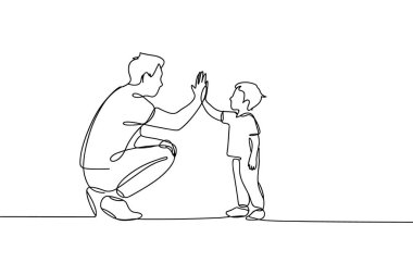 Baba, çocuğun sürekli çizdiği çizgilere övgüler yağdırıyor.