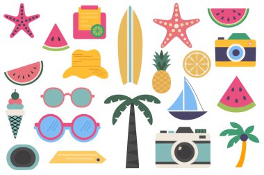 Yaz tatili unsurlarını temsil eden düz dizayn simgelerinden oluşan bir koleksiyon. İkonlar arasında mavi noktalı pembe bir denizyıldızı, karpuz dilimleri, sarı bir hasır şapka, sarı ve mavi bir sörf tahtası, bir ananas, bir dilim portakal, bir klasik kamera, bir yelkenli