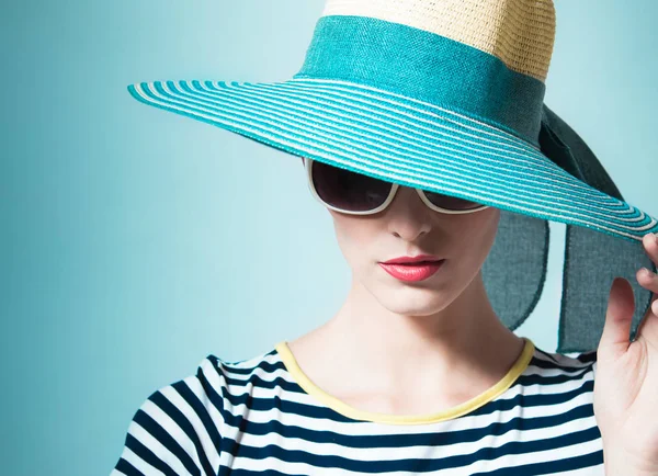 Bellezza Ritratto Donna Che Indossa Cappello Occhiali Sole — Foto Stock