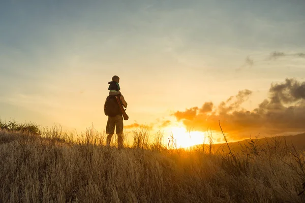 Adventurous Father Son Standing Mountain Looking Beautiful View — ストック写真