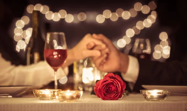 Romantic dinner date, Valentines day, anaversary concepts. — Stock Photo, Image