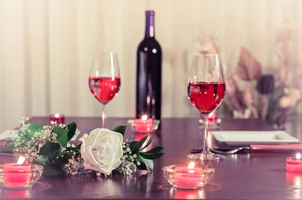 Single Rose Romantic Setting — Stock Photo, Image