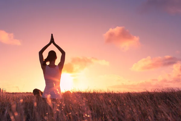 Reggeli Meditáció Parkban — Stock Fotó