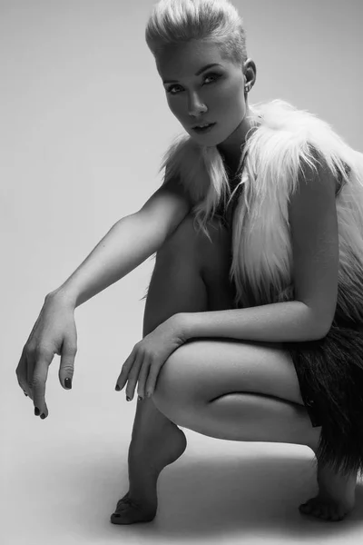 Ritratto Alta Moda Giovane Donna Elegante Immagine Bianco Nero — Foto Stock