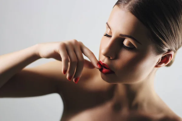 Retrato Una Hermosa Joven — Foto de Stock