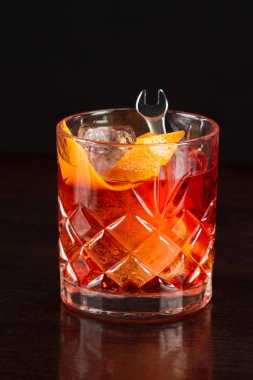 Alkol kokteyl koleksiyonu - Negroni Americano portakal ile