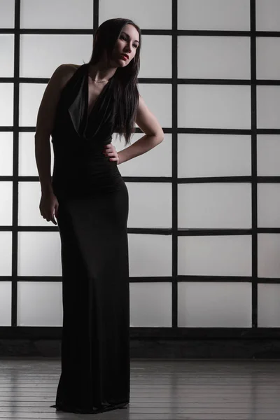 Portrait Haute Couture Femme Élégante Robe Noire Longue — Photo