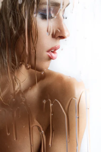 Portret Młodej Kobiety Uwodzicielski Prysznic — Zdjęcie stockowe
