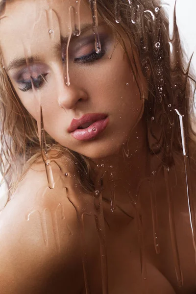 Duşta Genç Baştan Çıkarıcı Kadın Portresi — Stok fotoğraf