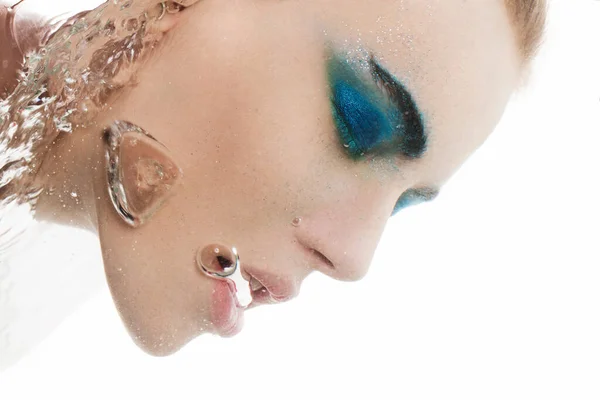 Suyun Altında Makyajlı Bir Kadının Portresini Yakından Çek — Stok fotoğraf