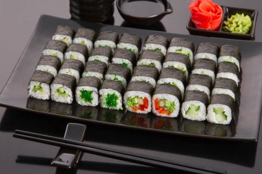 Suşi barı için menü. Yuvarlan ŞANGHAI