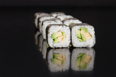 Suşi barı için menü. Yuvarlan ŞANGHAI