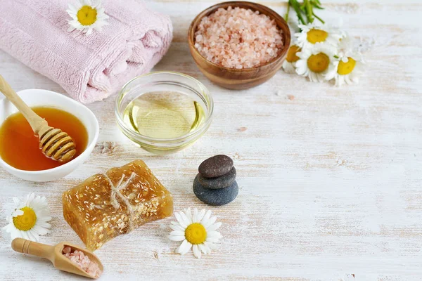 Ingredientes Naturales Para Cuerpo Casero Exfoliante Sal Facial Con Flores — Foto de Stock