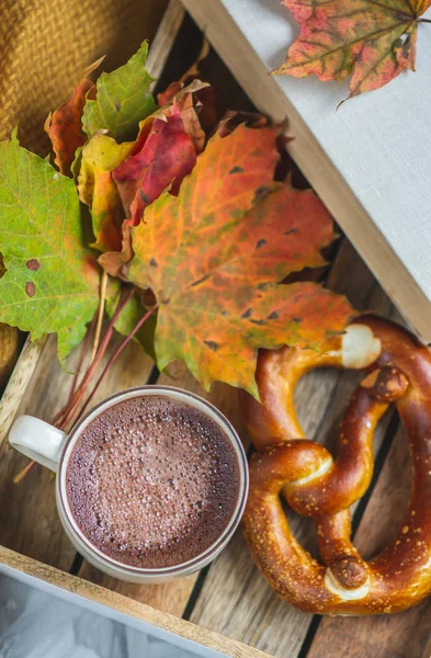 Tea Csésze Forró Csokoládé Kávé Őszi Idő Pékség Perec Tónusú — Stock Fotó