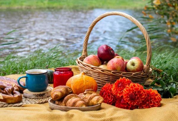 Panier Avec Boulangerie Alimentaire Automne Pique Nique Temps Repos Contexte — Photo