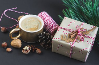 Noel hediyesi dekorasyon doğal dekor yeni yıl partisi konsepti Vintage çamfıstıklı koniler kutuları