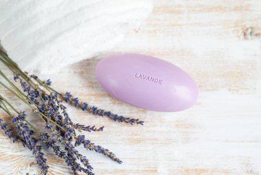 Ev yapımı Vücut tuz fırçalama petrol güzellik kavramı için Lavanta Sabun metin Lavande doğal maddeler ile