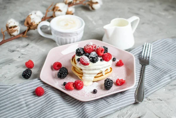 Homemade Pancakes Pastel Pink Plate Sour Cream Berries Coffee Healthy — Stock Photo, Image