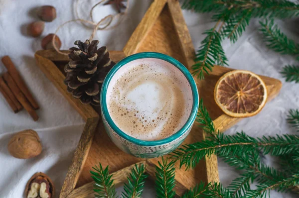 Drewniana Taca Gwiazda Kubek Kawa Cappuccino Boże Narodzenie Rano Cookies — Zdjęcie stockowe