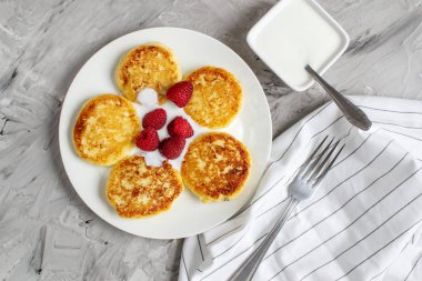 Süzme peynir Kek Ahududu, sağlıklı kahvaltı, geleneksel gıda ile