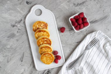 Süzme peynir Kek Ahududu, sağlıklı kahvaltı, geleneksel gıda ile